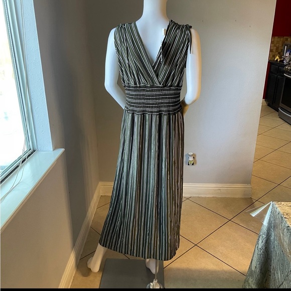 New Women’s green striped shorts romper jumpsuit size L/XL for size 14-16 - Picture 4 of 8